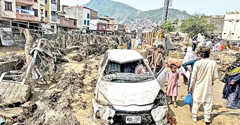 পাকিস্তানে আকস্মিক বন্যার ধ্বংসযজ্ঞ
